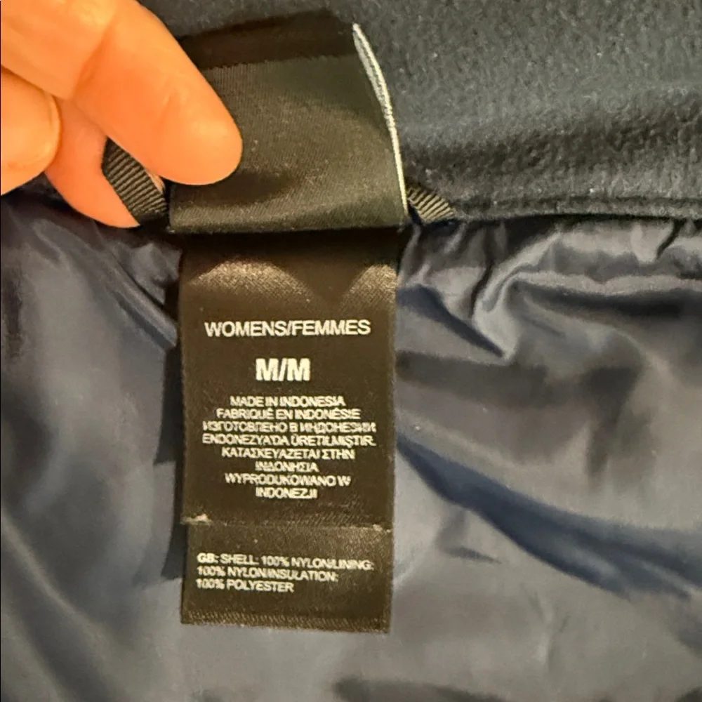 Women’s The North Face Navy Vest - Picture 7 of 7